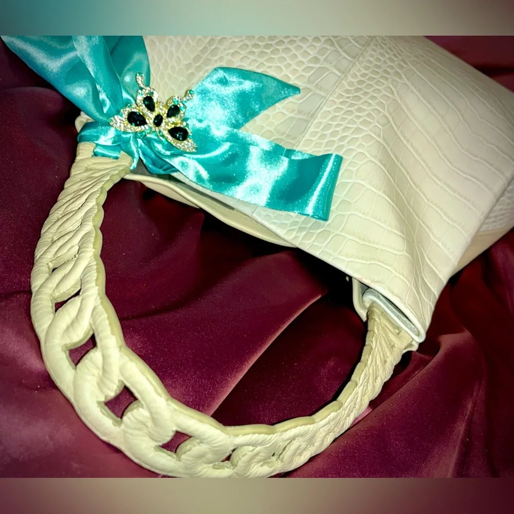 Vince Camuto Deeha Hobo Bag with VC Dust Bag - Picture 7 of 16